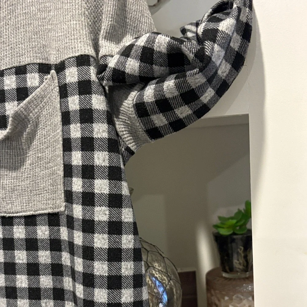 Umgee Black and Gray Checkered Long Sleeve Top - Picture 3 of 9